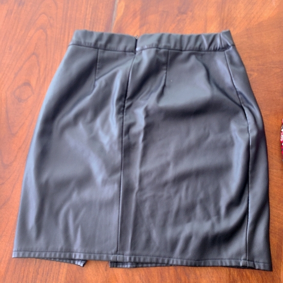 Black Mini Skirt - Picture 5 of 8
